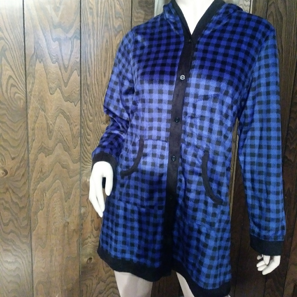 Heavenly Soft Carole Cochman Size: Medium